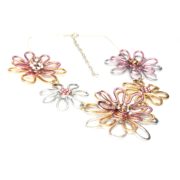 daisy-chain-necklace-mixed-gold-left