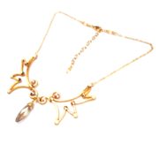 angel-wings-necklace-gold-sunlight-right