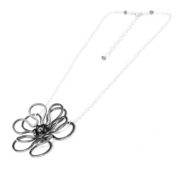 anemone-necklace-black-and-white-right